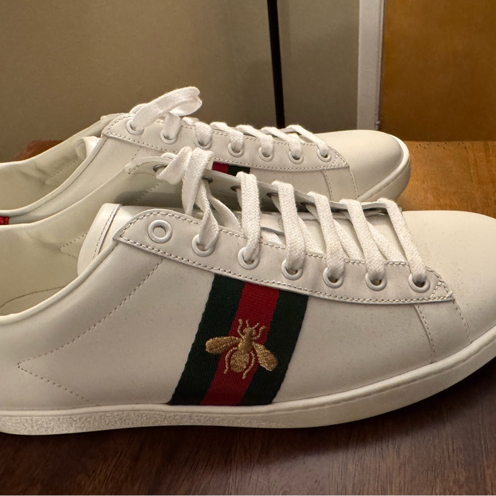 Gucci White Sneakers with Green and Red Accents - Picture 2 of 9